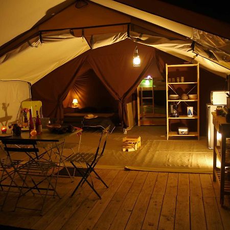 Cosycamp Hotel Chamalières-sur-Loir Екстериор снимка
