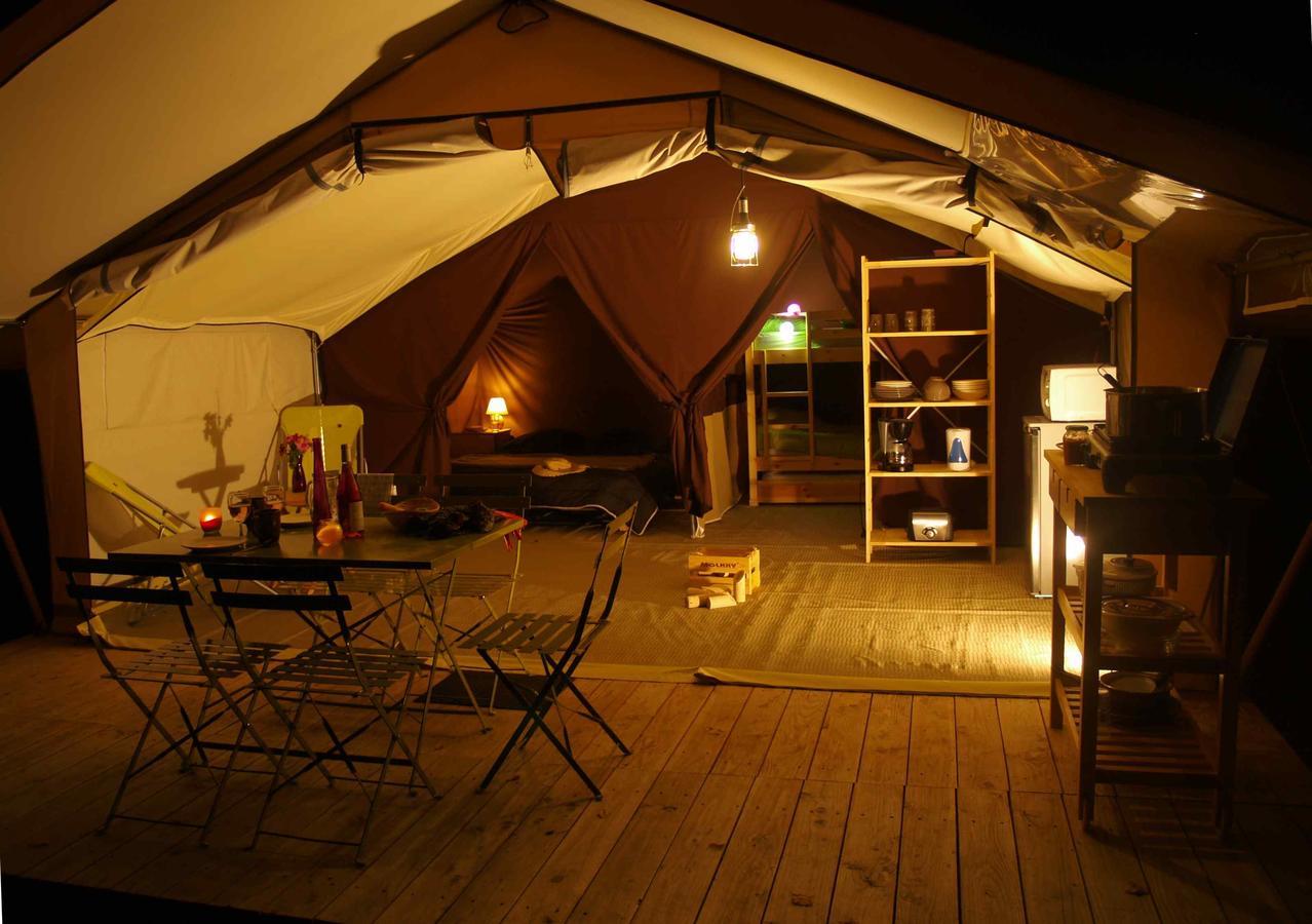 Cosycamp Hotel Chamalières-sur-Loir Екстериор снимка